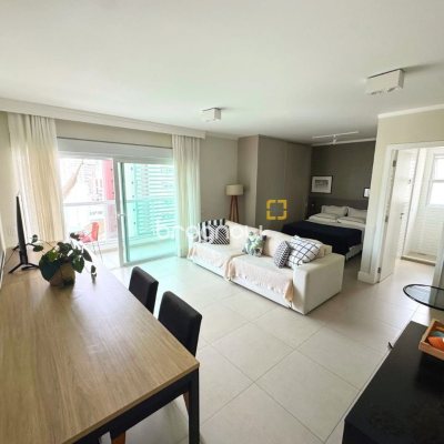 Studio com 52m², 1 quarto, 2 garagens, no bairro Centro em Florianópolis