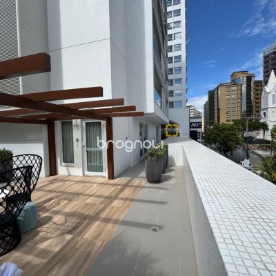 Studio com 52m², 1 quarto, 2 garagens, no bairro Centro em Florianópolis