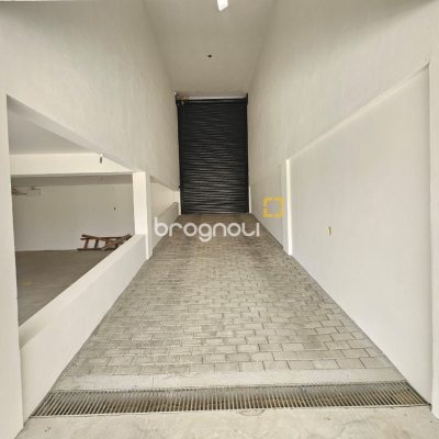 Prédio com 414m², 8 garagens, no bairro Jardim Atlântico em Florianópolis
