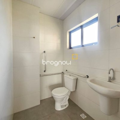 Prédio com 414m², 8 garagens, no bairro Jardim Atlântico em Florianópolis