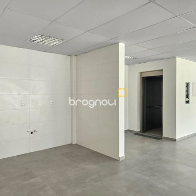 Prédio com 414m², 8 garagens, no bairro Jardim Atlântico em Florianópolis