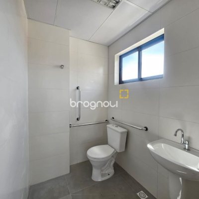 Prédio com 414m², 8 garagens, no bairro Jardim Atlântico em Florianópolis