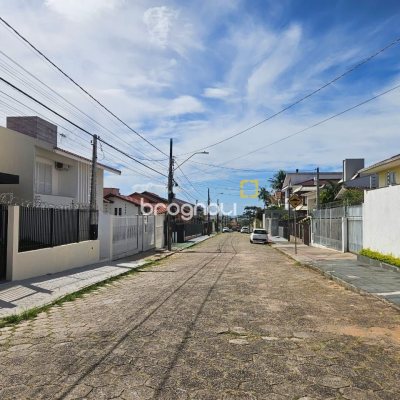 Prédio com 414m², 8 garagens, no bairro Jardim Atlântico em Florianópolis