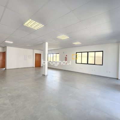 Prédio com 414m², 8 garagens, no bairro Jardim Atlântico em Florianópolis