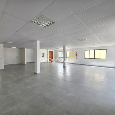 Prédio com 414m², 8 garagens, no bairro Jardim Atlântico em Florianópolis