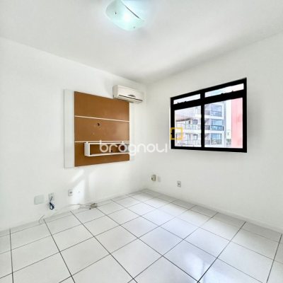 Apartamento com 129m², 3 quartos (sendo 1 suíte), 2 garagens, no bairro Bom Abrigo em Florianópolis