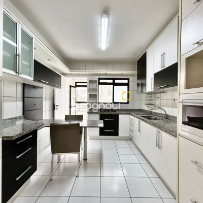 Apartamento com 129m², 3 quartos (sendo 1 suíte), 2 garagens, no bairro Bom Abrigo em Florianópolis