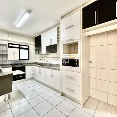 Apartamento com 129m², 3 quartos (sendo 1 suíte), 2 garagens, no bairro Bom Abrigo em Florianópolis