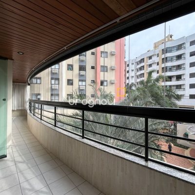 Apartamento com 129m², 3 quartos (sendo 1 suíte), 2 garagens, no bairro Bom Abrigo em Florianópolis