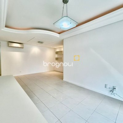 Apartamento com 129m², 3 quartos (sendo 1 suíte), 2 garagens, no bairro Bom Abrigo em Florianópolis