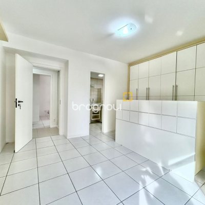 Apartamento com 129m², 3 quartos (sendo 1 suíte), 2 garagens, no bairro Bom Abrigo em Florianópolis