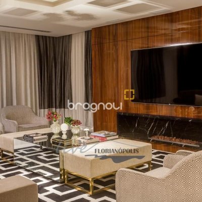 Apartamento com 417m², 3 quartos (sendo 3 suítes), 3 garagens, no bairro Jurerê Internacional em Florianópolis