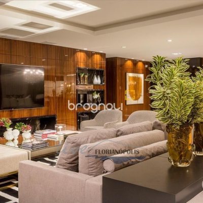 Apartamento com 417m², 3 quartos (sendo 3 suítes), 3 garagens, no bairro Jurerê Internacional em Florianópolis