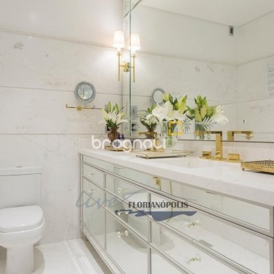 Apartamento com 417m², 3 quartos (sendo 3 suítes), 3 garagens, no bairro Jurerê Internacional em Florianópolis