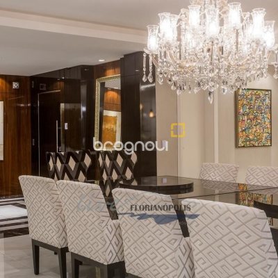 Apartamento com 417m², 3 quartos (sendo 3 suítes), 3 garagens, no bairro Jurerê Internacional em Florianópolis
