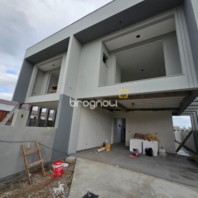 Casa com 161m², 3 quartos (sendo 1 suíte), 2 garagens, no bairro Sertão do Maruim em São José