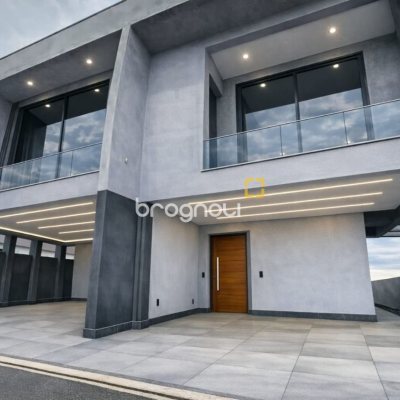 Casa com 161m², 3 quartos (sendo 1 suíte), 2 garagens, no bairro Sertão do Maruim em São José