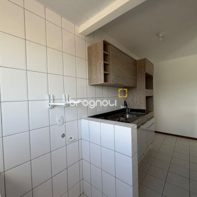 Apartamento com 46m², 1 quarto (sendo 1 suíte), 1 garagem, no bairro Trindade em Florianópolis