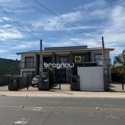 Casa com 74m², 2 quartos, 2 garagens, no bairro Potecas em São José