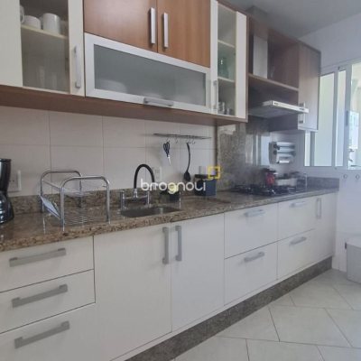 Apartamento com 141m², 4 quartos (sendo 1 suíte), 2 garagens, no bairro Praia Brava em Florianópolis