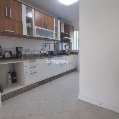 Apartamento com 141m², 4 quartos (sendo 1 suíte), 2 garagens, no bairro Praia Brava em Florianópolis