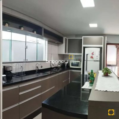 Casa com 143m², 3 quartos (sendo 1 suíte), 1 garagem, no bairro Ingleses em Florianópolis