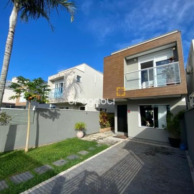 Casa com 102m², 3 quartos (sendo 1 suíte), 2 garagens, no bairro Ribeirão da Ilha em Florianópolis