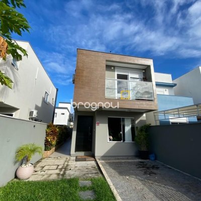 Casa com 102m², 3 quartos (sendo 1 suíte), 2 garagens, no bairro Ribeirão da Ilha em Florianópolis