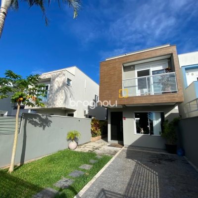Casa com 102m², 3 quartos (sendo 1 suíte), 2 garagens, no bairro Ribeirão da Ilha em Florianópolis