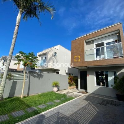 Casa com 102m², 3 quartos (sendo 1 suíte), 2 garagens, no bairro Ribeirão da Ilha em Florianópolis