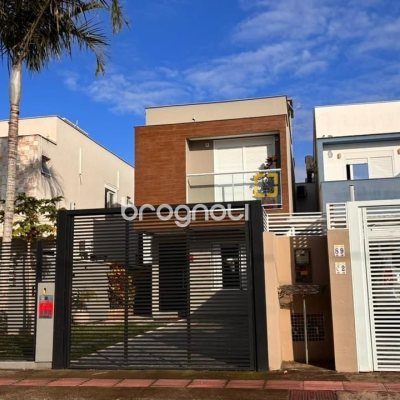 Casa com 102m², 3 quartos (sendo 1 suíte), 2 garagens, no bairro Ribeirão da Ilha em Florianópolis