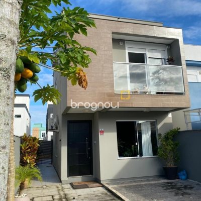 Casa com 102m², 3 quartos (sendo 1 suíte), 2 garagens, no bairro Ribeirão da Ilha em Florianópolis