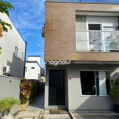 Casa com 102m², 3 quartos (sendo 1 suíte), 2 garagens, no bairro Ribeirão da Ilha em Florianópolis