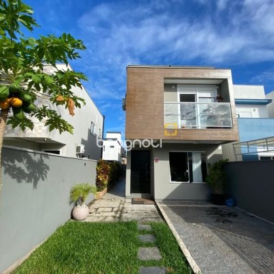 Casa com 102m², 3 quartos (sendo 1 suíte), 2 garagens, no bairro Ribeirão da Ilha em Florianópolis