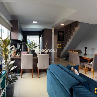 Casa com 102m², 3 quartos (sendo 1 suíte), 2 garagens, no bairro Ribeirão da Ilha em Florianópolis