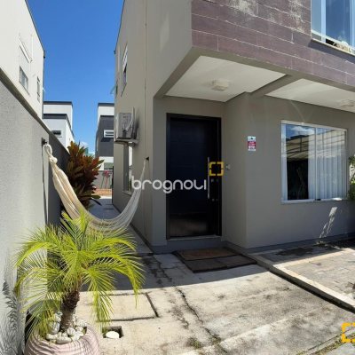 Casa com 102m², 3 quartos (sendo 1 suíte), 2 garagens, no bairro Ribeirão da Ilha em Florianópolis