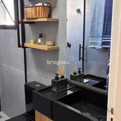 Casa com 102m², 3 quartos (sendo 1 suíte), 2 garagens, no bairro Ribeirão da Ilha em Florianópolis