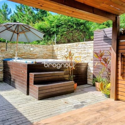 Casa com 97m², 2 quartos (sendo 2 suítes), 2 garagens, no bairro Rio Vermelho em Florianópolis