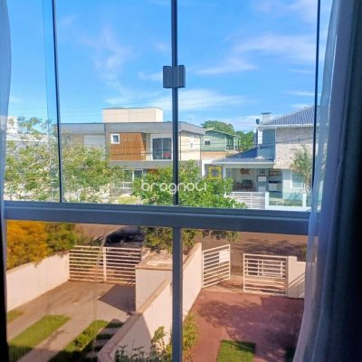 Casa com 97m², 2 quartos (sendo 2 suítes), 2 garagens, no bairro Rio Vermelho em Florianópolis