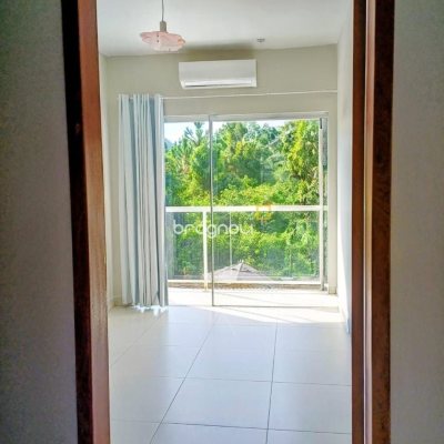 Casa com 97m², 2 quartos (sendo 2 suítes), 2 garagens, no bairro Rio Vermelho em Florianópolis
