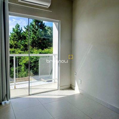 Casa com 97m², 2 quartos (sendo 2 suítes), 2 garagens, no bairro Rio Vermelho em Florianópolis