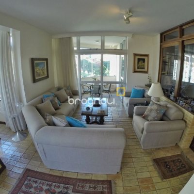 Apartamento com 264m², 4 quartos (sendo 1 suíte), 2 garagens, no bairro Centro em Florianópolis