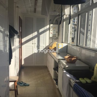 Apartamento com 264m², 4 quartos (sendo 1 suíte), 2 garagens, no bairro Centro em Florianópolis