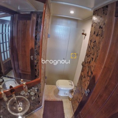 Apartamento com 264m², 4 quartos (sendo 1 suíte), 2 garagens, no bairro Centro em Florianópolis