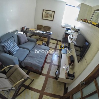 Apartamento com 264m², 4 quartos (sendo 1 suíte), 2 garagens, no bairro Centro em Florianópolis