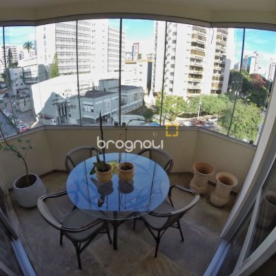 Apartamento com 264m², 4 quartos (sendo 1 suíte), 2 garagens, no bairro Centro em Florianópolis