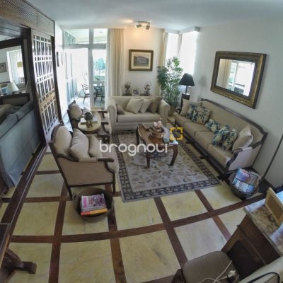 Apartamento com 264m², 4 quartos (sendo 1 suíte), 2 garagens, no bairro Centro em Florianópolis