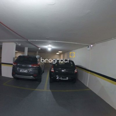 Apartamento com 264m², 4 quartos (sendo 1 suíte), 2 garagens, no bairro Centro em Florianópolis