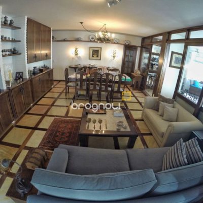 Apartamento com 264m², 4 quartos (sendo 1 suíte), 2 garagens, no bairro Centro em Florianópolis