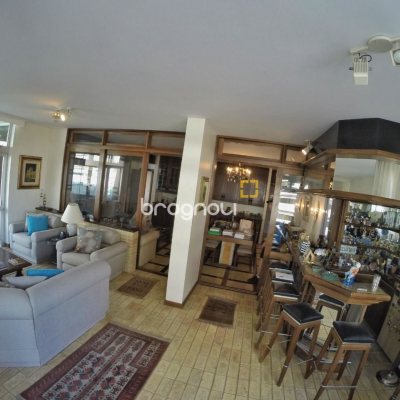 Apartamento com 264m², 4 quartos (sendo 1 suíte), 2 garagens, no bairro Centro em Florianópolis